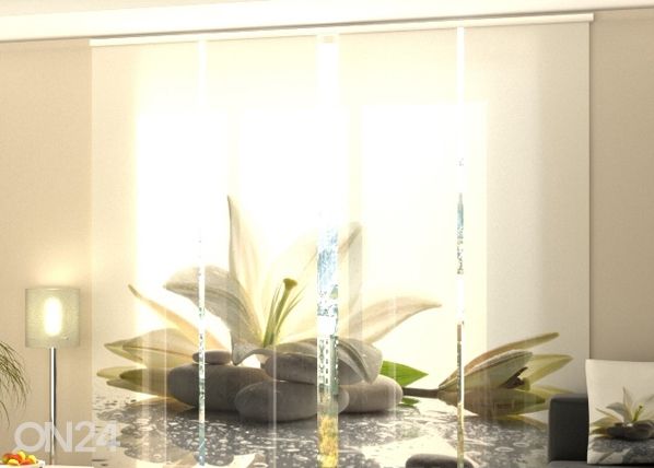 Затемняющая панельная штора Lily on a stone 240x240 см