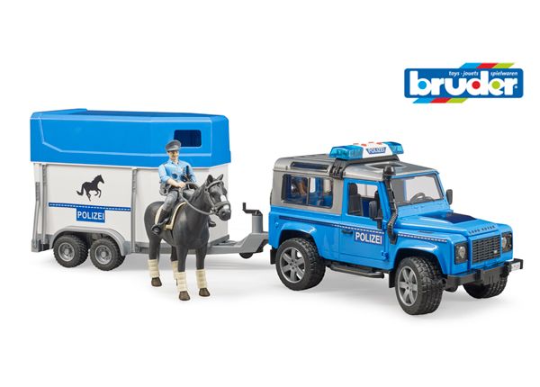 Rover Defender с прицепом для лошадей и конным полицейским 1:16 Bruder