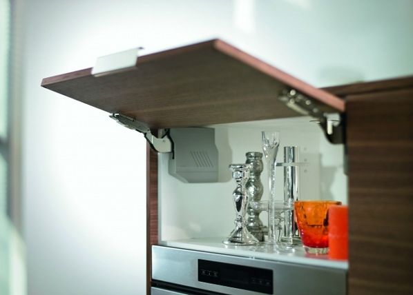 Настенный шкаф 70 cm с системой Aventos HKS h45 cm