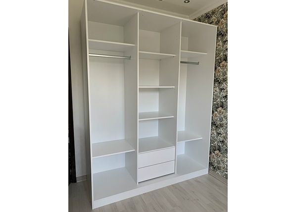 Шкаф платяной Basja