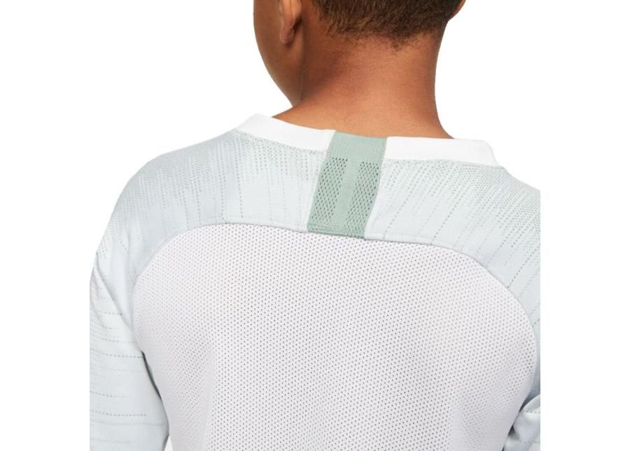 Детская футболка Nike Breathe Strike Top JR AT5885-100 увеличить