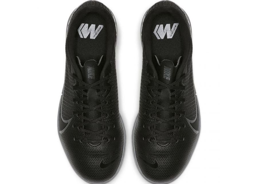 Детские футбольные бутсы для игры в зале Nike Mercurial Vapor 13 Academy IC JR AT8137 001 увеличить