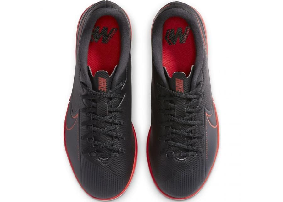 Детские футбольные бутсы для игры в зале Nike Mercurial Vapor 13 Academy IC Jr AT8137 060 увеличить