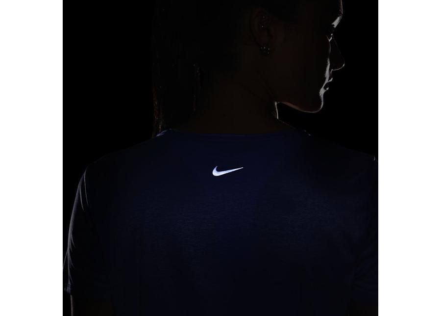 Женская футболка для бега Nike Wmns Swoosh Run W CJ1970-569 увеличить