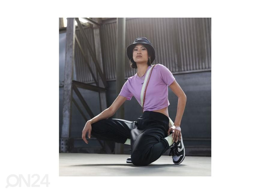 Женская футболка Nike NSW Essential Slim увеличить