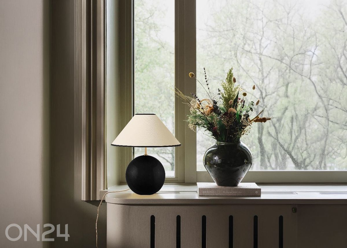 Настольная лампа Iris 35, черная увеличить