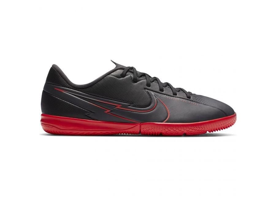 Детские футбольные бутсы для игры в зале Nike Mercurial Vapor 13 Academy IC Jr AT8137 060 увеличить