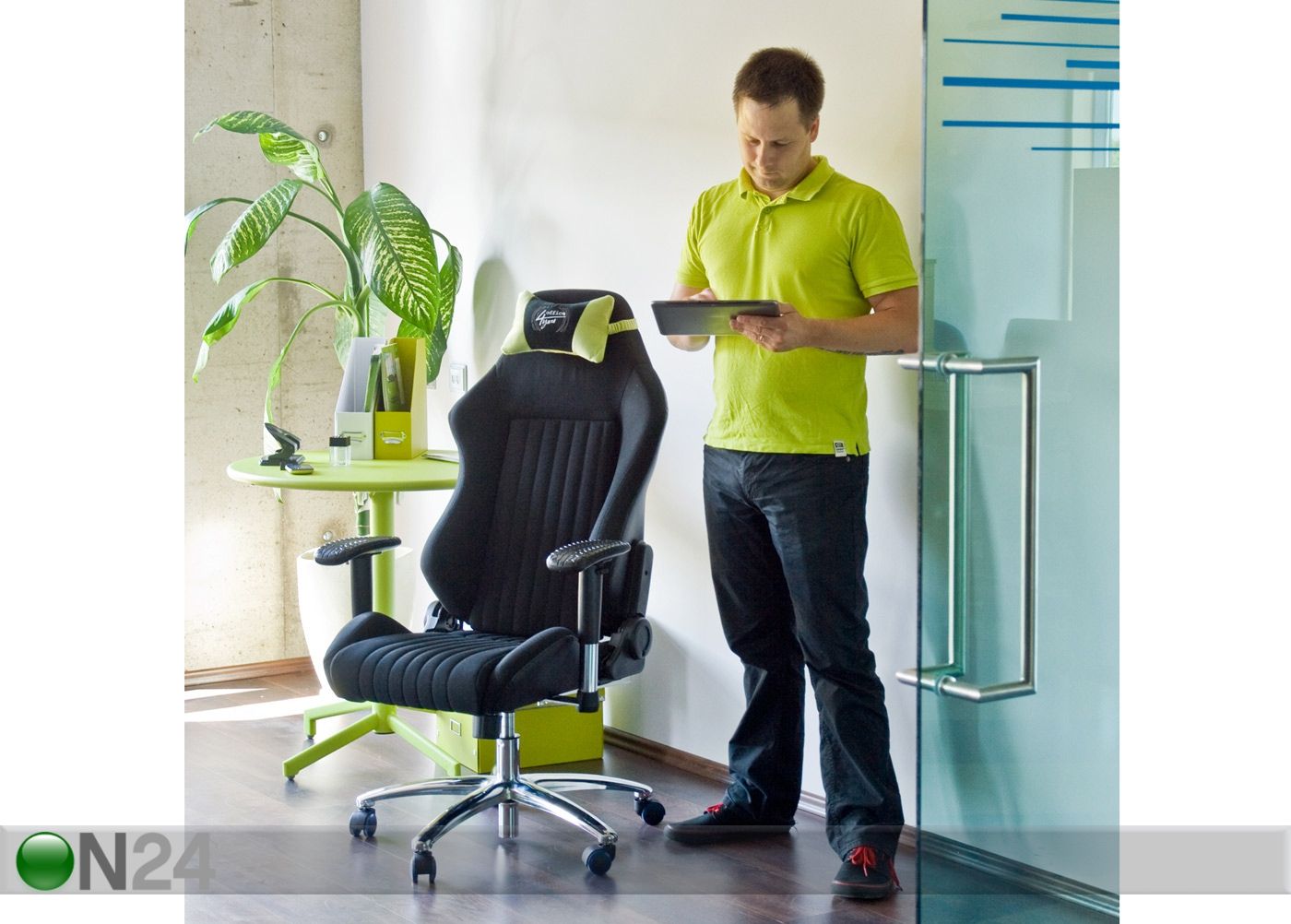 Рабочий стул Recaro увеличить