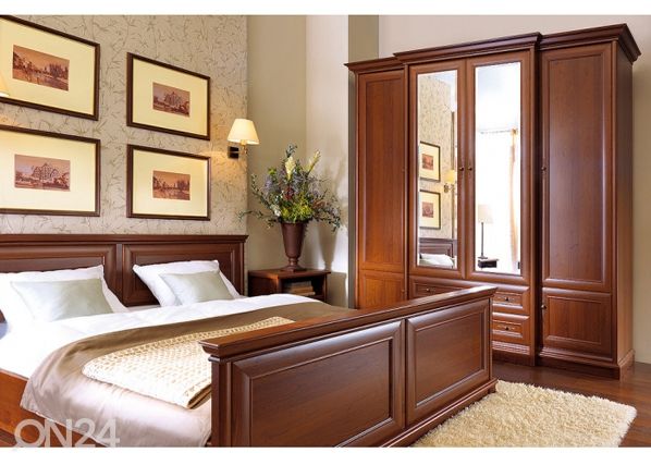 Шкаф платяной