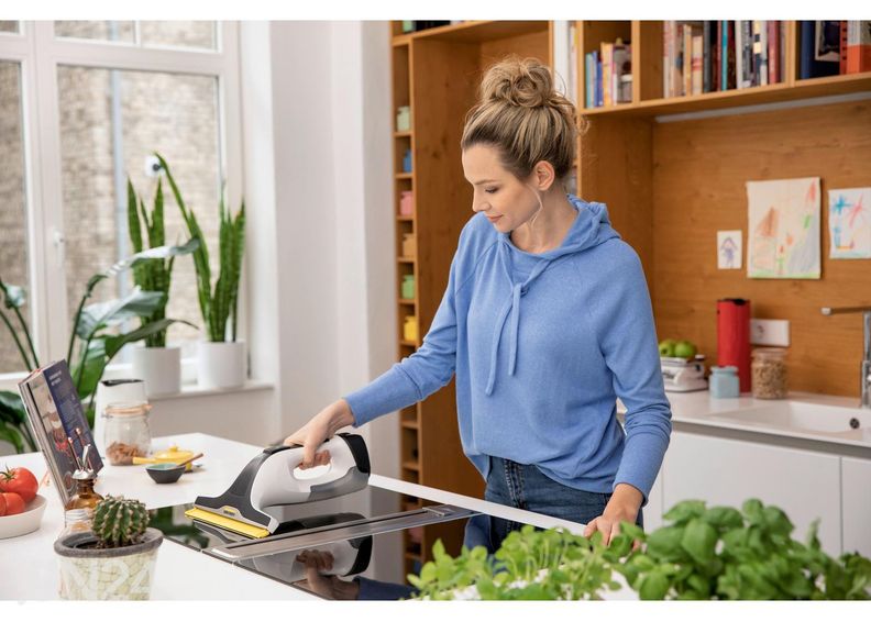 Аккумуляторный стеклоочистителя Kärcher WV 4-4 Plus увеличить