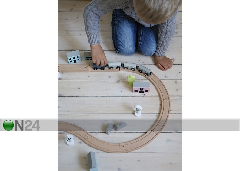 Деревянная железная дорога увеличить