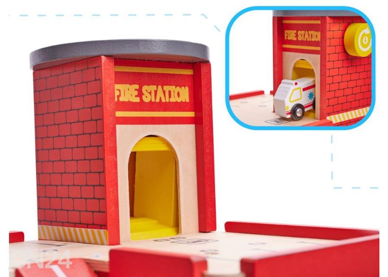 Деревянный гараж пожарной части увеличить