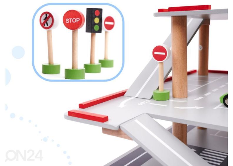 Деревянный гараж увеличить