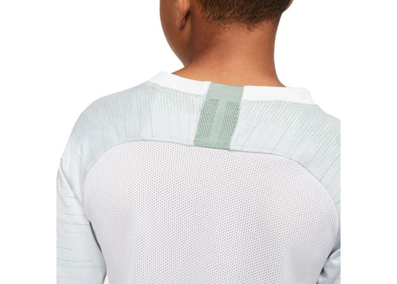 Детская футболка Nike Breathe Strike Top JR AT5885-100 увеличить