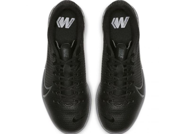 Детские футбольные бутсы для игры в зале Nike Mercurial Vapor 13 Academy IC JR AT8137 001 увеличить