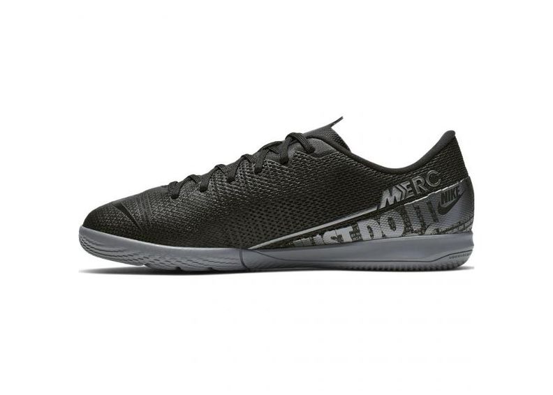 Детские футбольные бутсы для игры в зале Nike Mercurial Vapor 13 Academy IC JR AT8137 001 увеличить