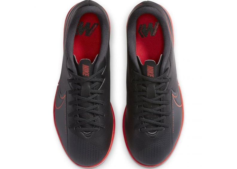 Детские футбольные бутсы для игры в зале Nike Mercurial Vapor 13 Academy IC Jr AT8137 060 увеличить