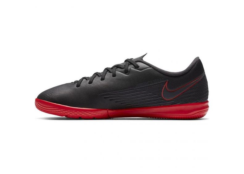 Детские футбольные бутсы для игры в зале Nike Mercurial Vapor 13 Academy IC Jr AT8137 060 увеличить