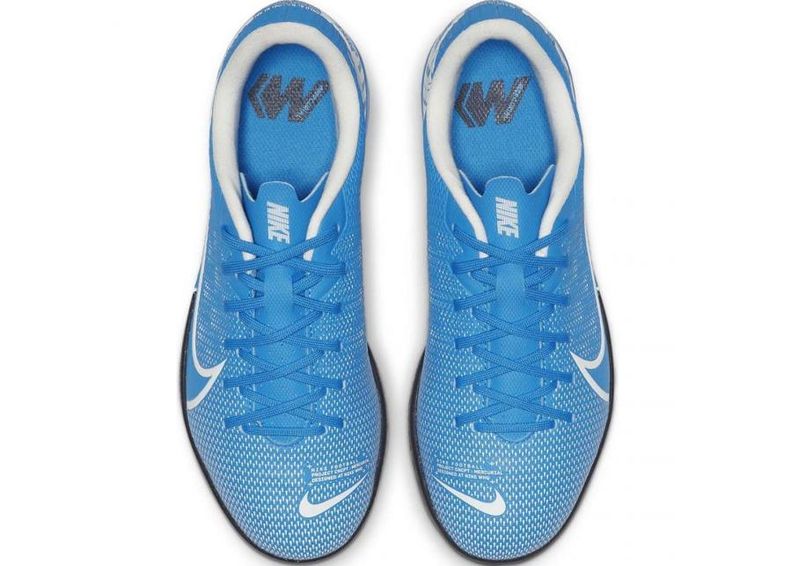 Детские футбольные бутсы для игры в зале Nike Mercurial Vapor 13 Academy IC Jr AT8137-414 увеличить