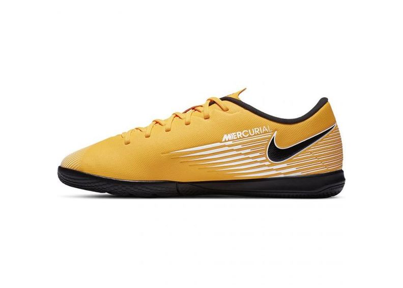 Детские футбольные бутсы для игры в зале Nike Mercurial Vapor 13 Academy IC Jr AT8137 801 увеличить