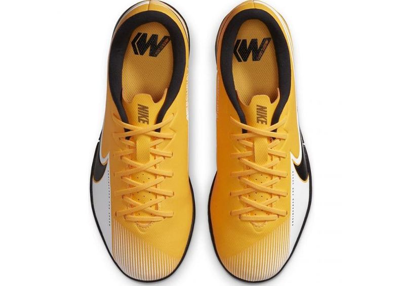 Детские футбольные бутсы для игры в зале Nike Mercurial Vapor 13 Academy IC Jr AT8137 801 увеличить