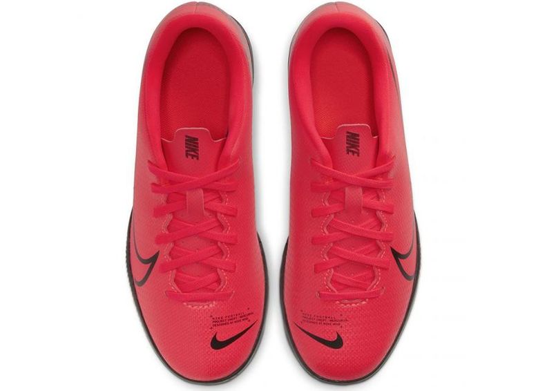 Детские футбольные бутсы для игры в зале Nike Mercurial Vapor 13 Club IC JR AT8169-606 увеличить