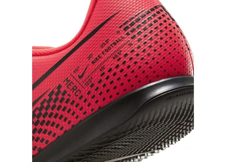 Детские футбольные бутсы для игры в зале Nike Mercurial Vapor 13 Club IC JR AT8169-606 увеличить