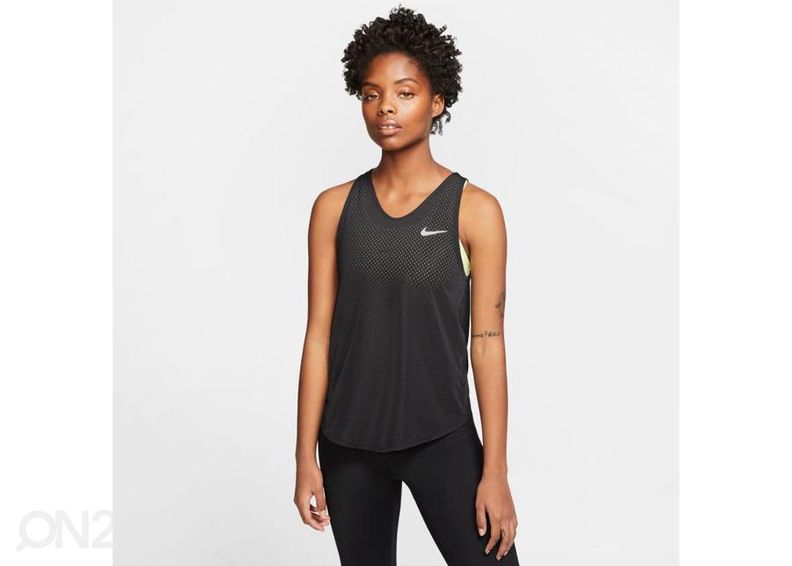 Женская спортивная майка Nike WMNS Breathe top W CJ2549-010 увеличить