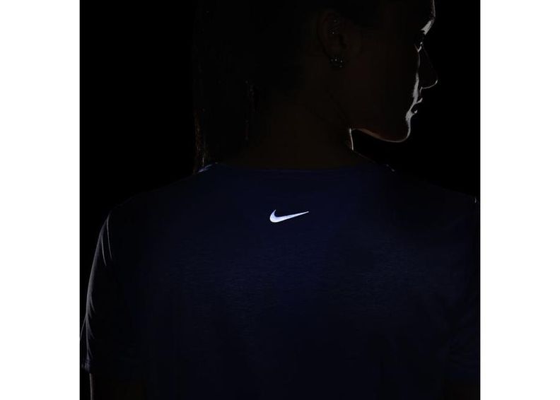 Женская футболка для бега Nike Wmns Swoosh Run W CJ1970-569 увеличить