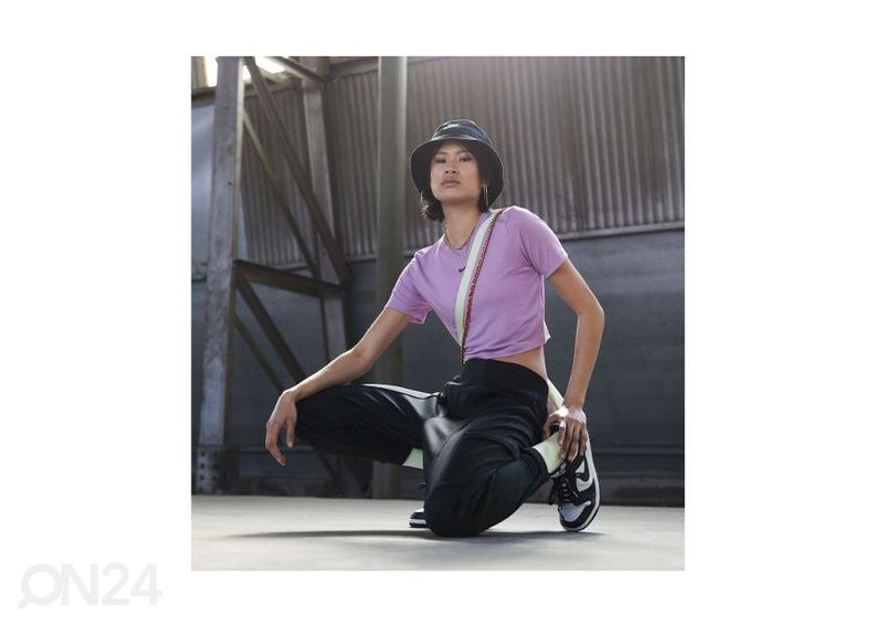 Женская футболка Nike NSW Essential Slim увеличить