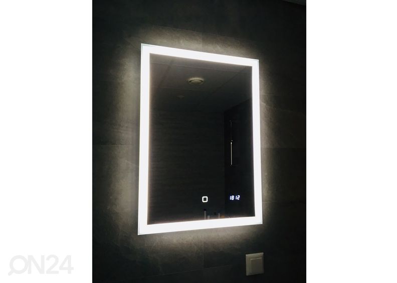 Зеркало с LED светильником и часами 22 увеличить