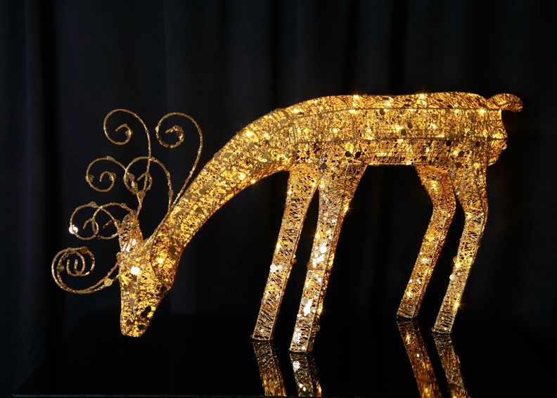 Золотистый олень с LED лампочками увеличить