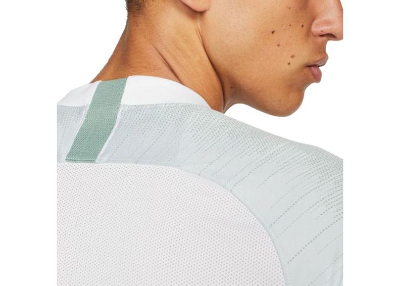 Мужская футболка Nike Breathe Strike Top M AT5870-100 увеличить