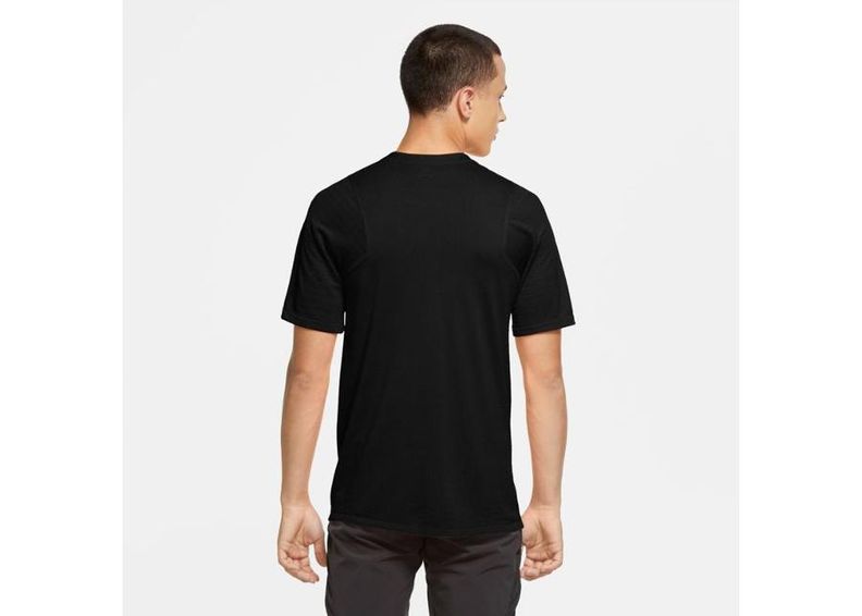 Мужская футболка Nike Dry Mercurial Strike M CK5603-010 увеличить