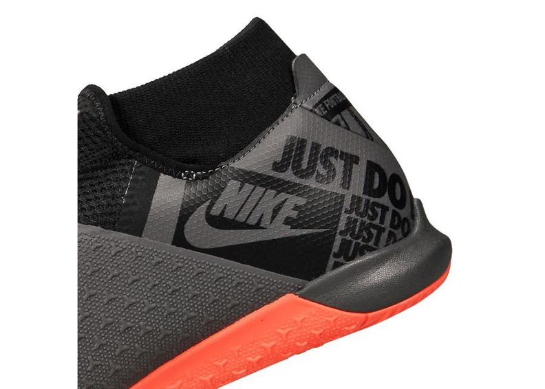 Мужские футбольные бутсы для игры в зале Nike Phantom Vsn Academy DF IC M AO3267-080 увеличить