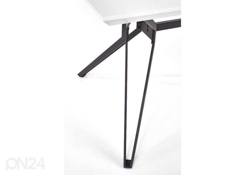 Обеденный стол увеличить