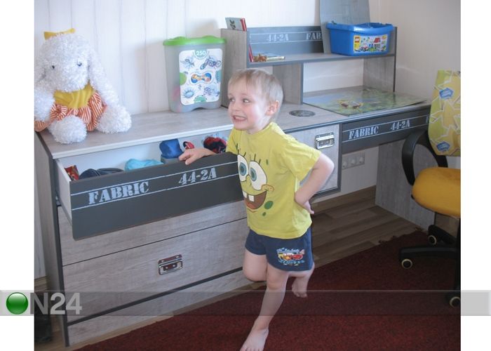 Рабочий стол Fabric с настольной полкой увеличить