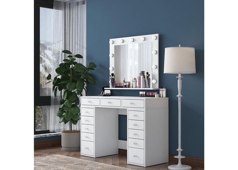 Туалетный столик с зеркалом и подсветкой увеличить