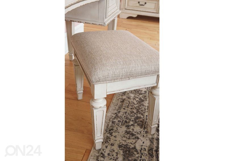 Туалетный столик с пуфом увеличить