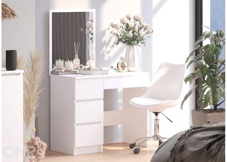 Туалетный стол с зеркалом увеличить