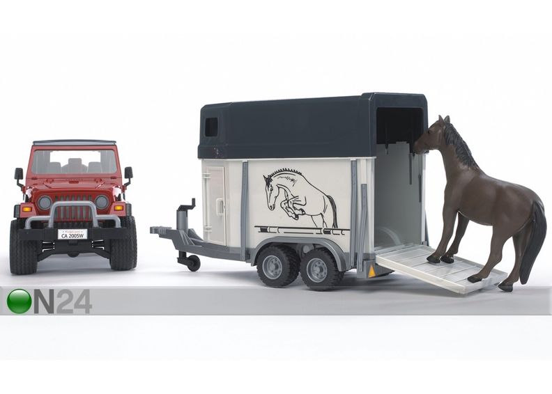 Jeep Wrangler c прицепом-коневозкой увеличить