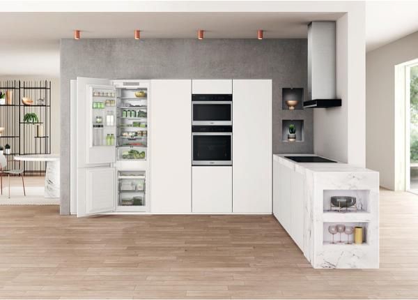 Встроенный холодильник Whirlpool WHC20T352