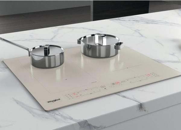 Индукционная варочная панель Whirlpool FlexiCook с совместимой зоной нагрева и быстрым выбором функций