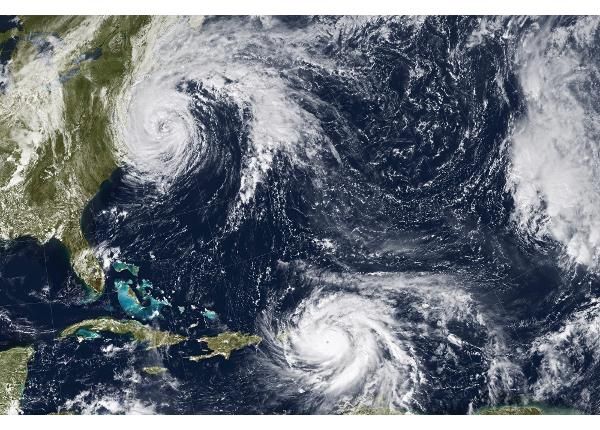 Флизелиновые фотообои Hurricane Harvey
