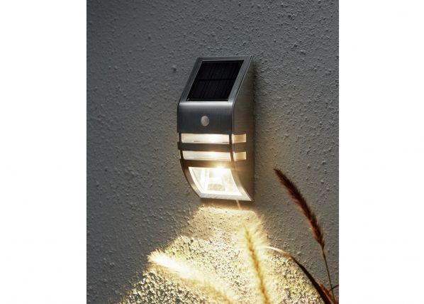 Настенный светильник с солнечной панелью