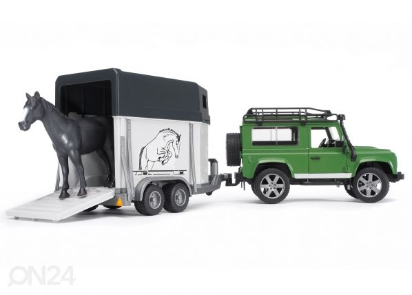 Land Rover внедорожник с прицепом-коневозкой