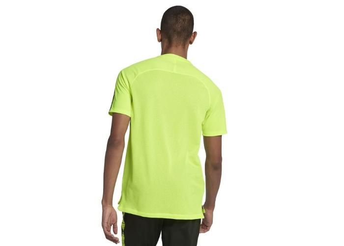 Мужская футболка Nike Breathe Squad TOP SS M 859850-703 увеличить