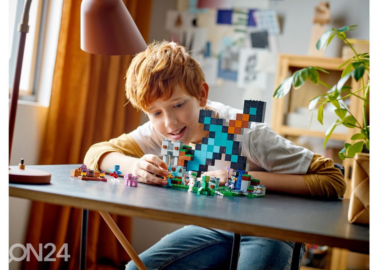 LEGO Minecraft Аванпост меча увеличить