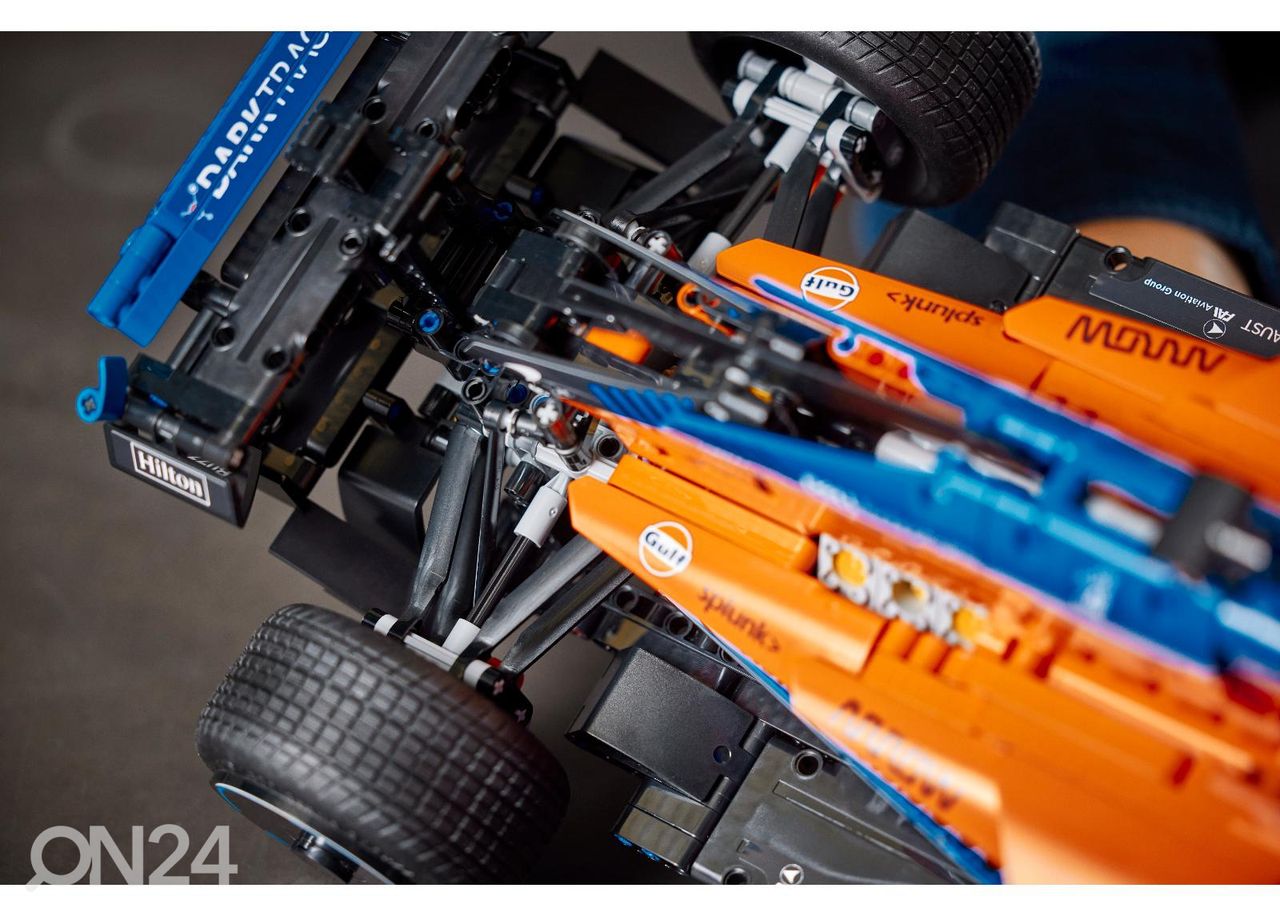 LEGO TECHNIC Гоночный автомобиль Формулы-1 McLaren увеличить