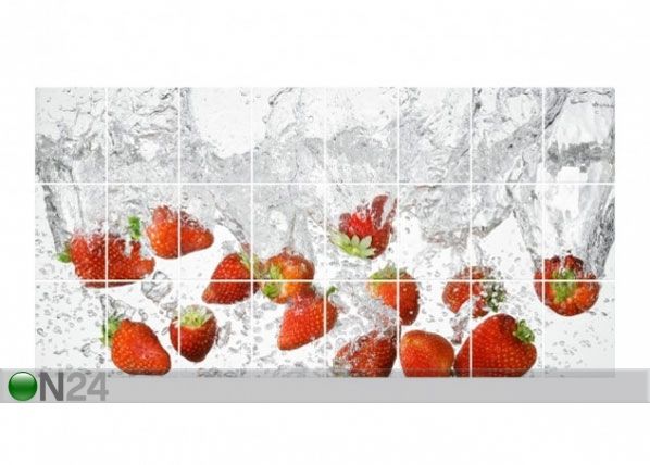 Наклейки на плитку Fresh strawberries in water 60x120 cm